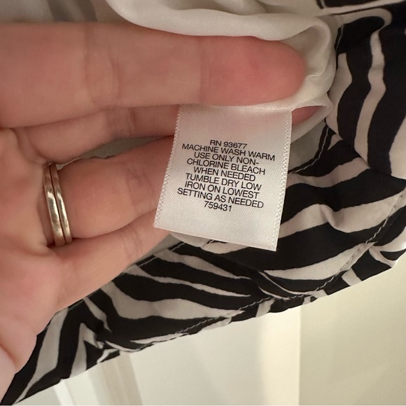 Liz Claiborne Black and White Zebra Print Vest - Picture 3 of 4